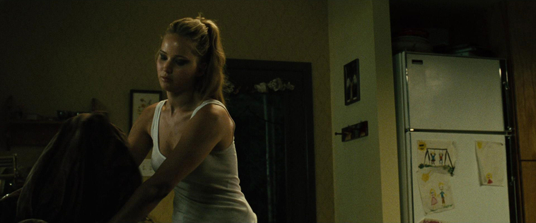 House_at_the_End_of_the_Street__28139429.jpg