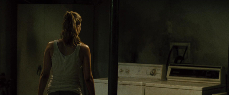 House_at_the_End_of_the_Street__28145829.jpg