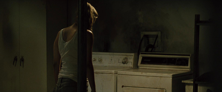 House_at_the_End_of_the_Street__28147629.jpg