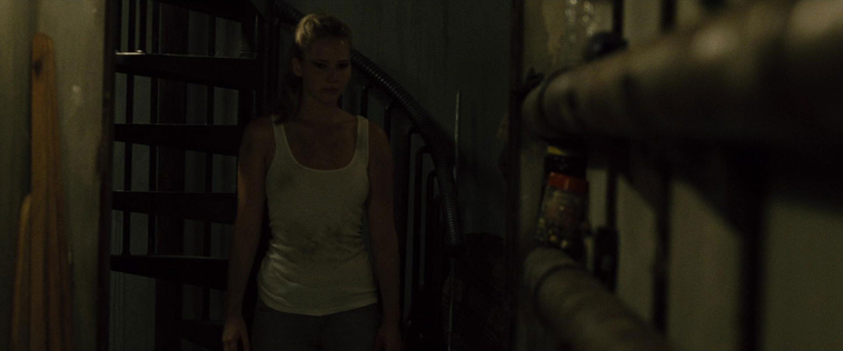 House_at_the_End_of_the_Street__28151329.jpg