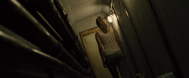 House_at_the_End_of_the_Street__28152829.jpg
