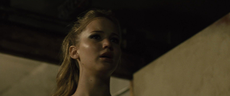 House_at_the_End_of_the_Street__28155329.jpg