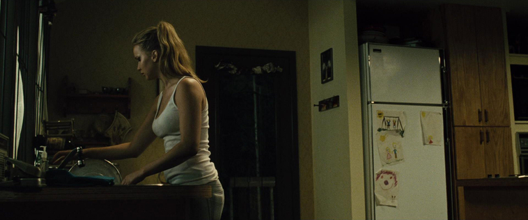 House_at_the_End_of_the_Street__28158329.jpg