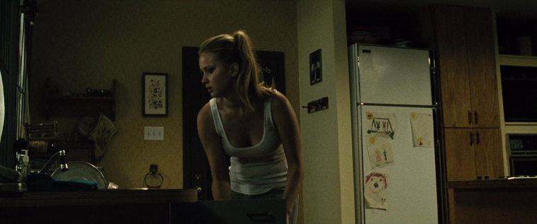 House_at_the_End_of_the_Street__28159429.jpg