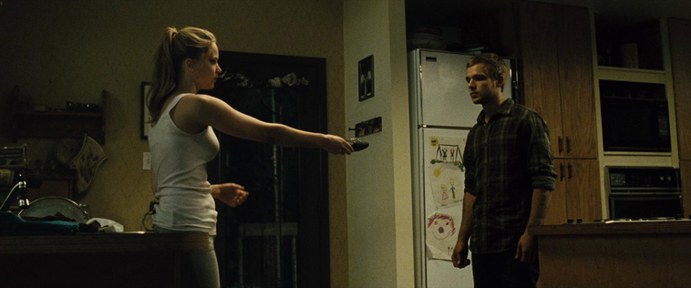 House_at_the_End_of_the_Street__28165329.jpg