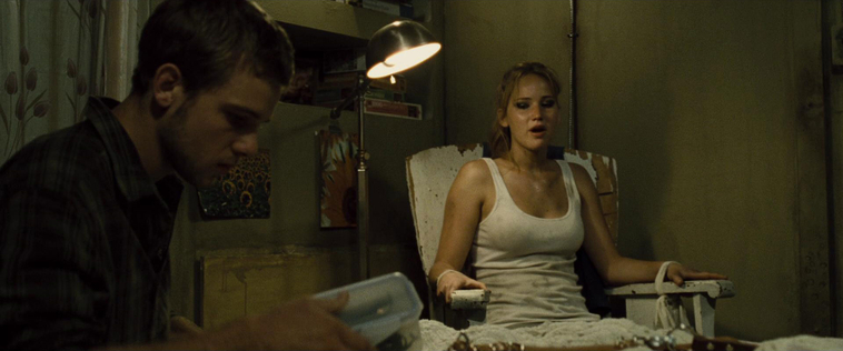 House_at_the_End_of_the_Street__28169329.jpg