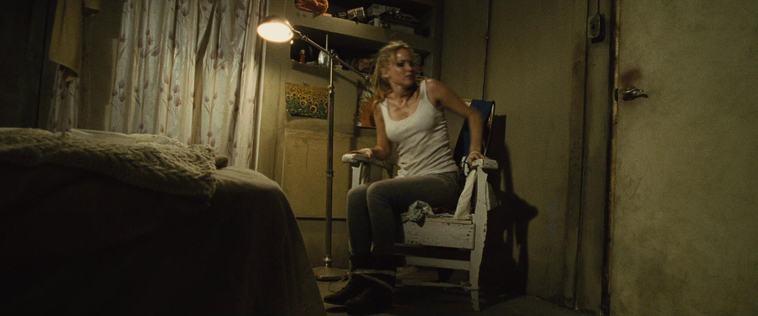 House_at_the_End_of_the_Street__28172129.jpg