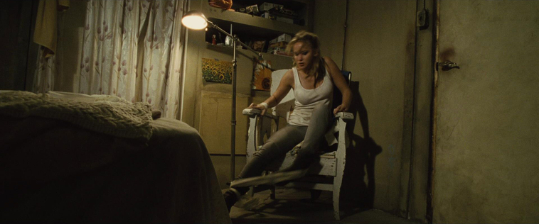 House_at_the_End_of_the_Street__28172429.jpg
