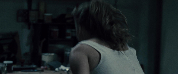 House_at_the_End_of_the_Street__28182229.jpg