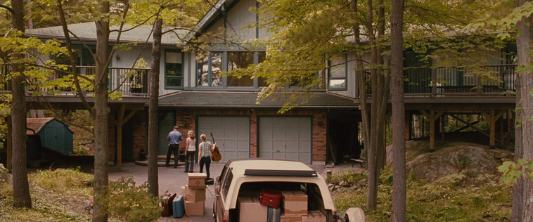 House_at_the_End_of_the_Street__281829.jpg