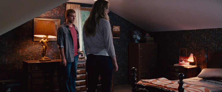 House_at_the_End_of_the_Street__2869029.jpg