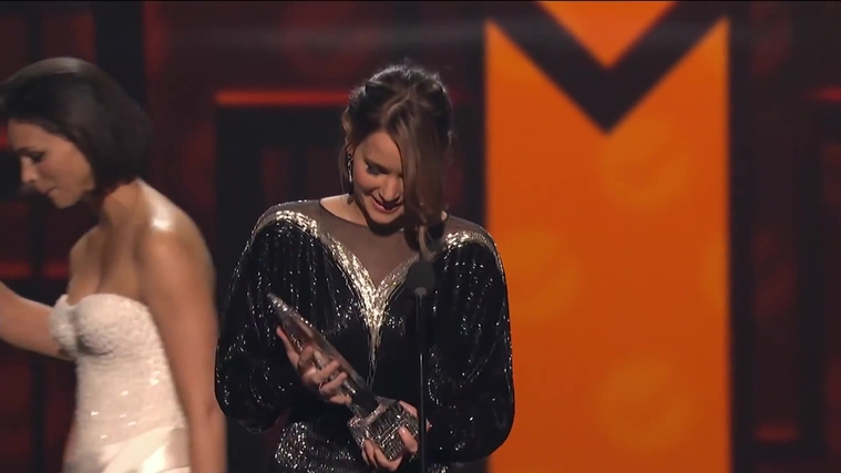 January_092C_2013_-_People_s_Choice_Awards_5BWinning_for_Favorite_Movie_Actress5D_281829.jpg