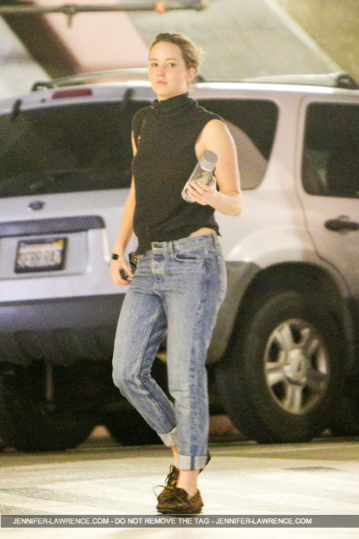 January_27_-_At_a_office_building_to_attend_a_doctor_s_appointment_in_Beverly_Hills_281729.jpg