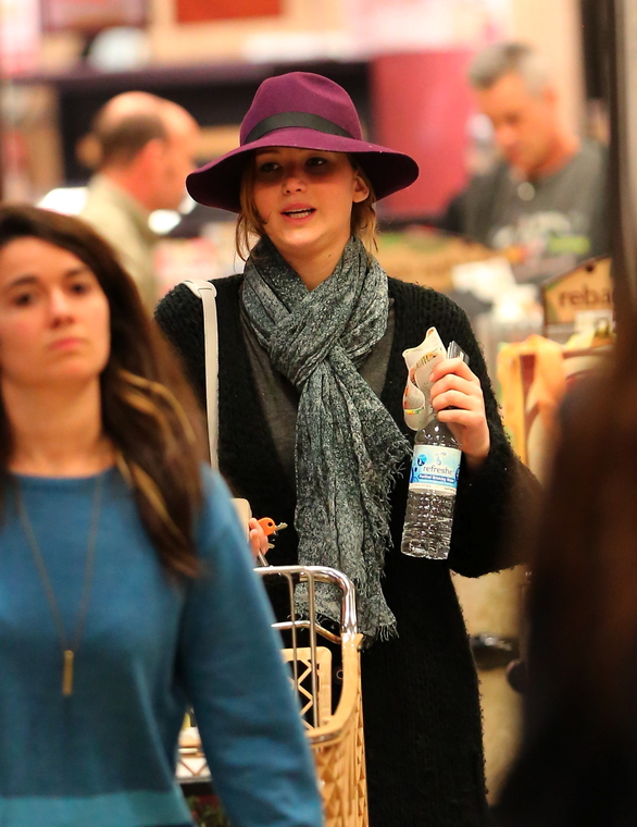 January_29_-_Jennifer_Lawrence_out_shopping_in_Whole_Foods_282729.JPG