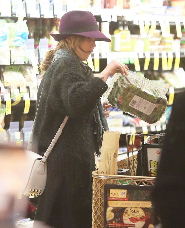 January_29_-_Jennifer_Lawrence_out_shopping_in_Whole_Foods_28629.JPG