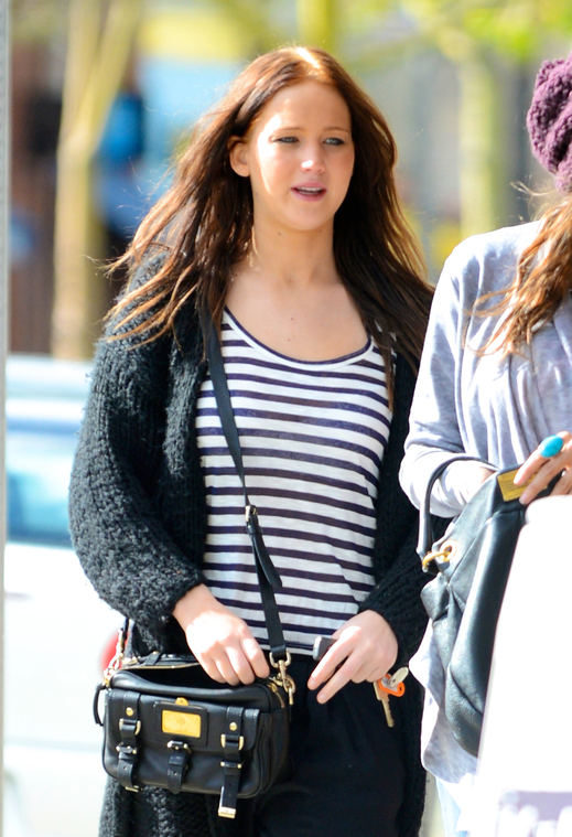 January_6_-_Jennifer_Lawrence_heads_to_Kings_Road_Cafe_in_Los_Angeles_281529.jpg