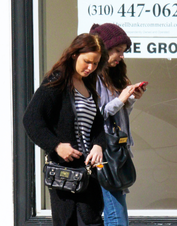 January_6_-_Jennifer_Lawrence_heads_to_Kings_Road_Cafe_in_Los_Angeles_28829.jpg