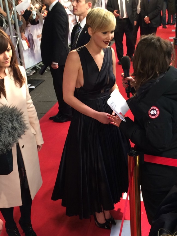Jennifer-Lawrence-le-15-novembre-au-Grand-Rex-Paris-pour-l-avant-premiere-de-Hunger-Games-2_referenc_28129.jpg