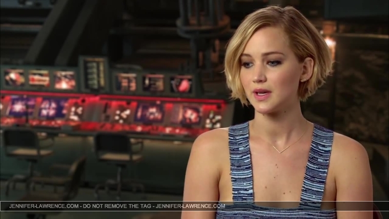 Jennifer_Lawrence_-_Mockingjay_Part_1_Cast_Interview_5BHD5D_026.jpg