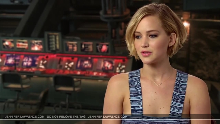 Jennifer_Lawrence_-_Mockingjay_Part_1_Cast_Interview_5BHD5D_027.jpg