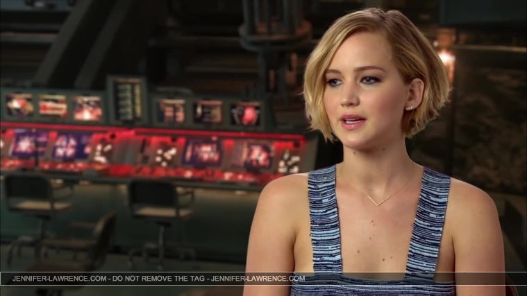 Jennifer_Lawrence_-_Mockingjay_Part_1_Cast_Interview_5BHD5D_028.jpg
