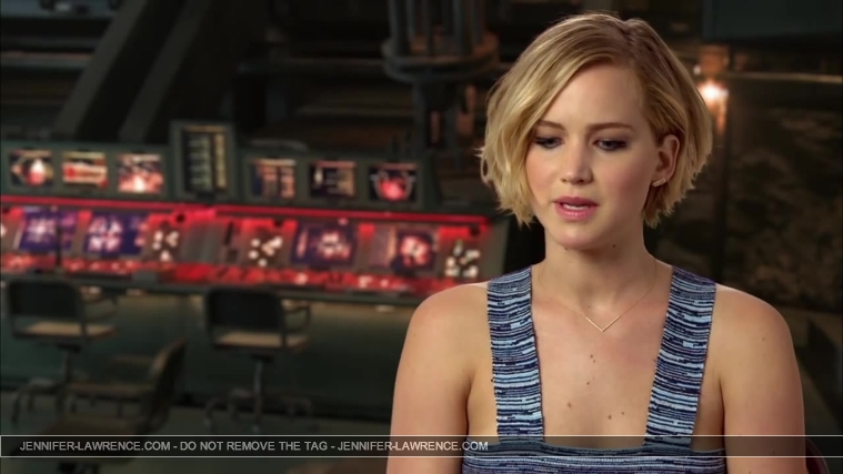Jennifer_Lawrence_-_Mockingjay_Part_1_Cast_Interview_5BHD5D_043.jpg