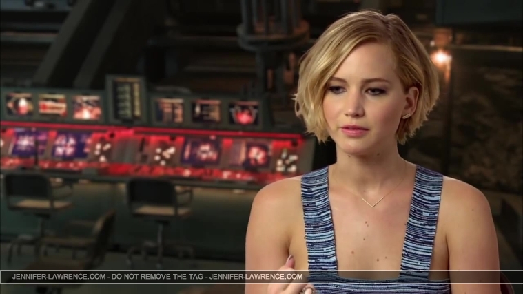 Jennifer_Lawrence_-_Mockingjay_Part_1_Cast_Interview_5BHD5D_044.jpg