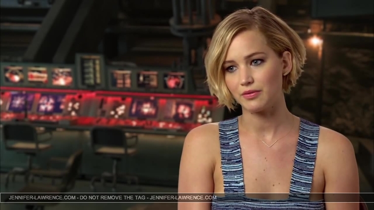 Jennifer_Lawrence_-_Mockingjay_Part_1_Cast_Interview_5BHD5D_062.jpg