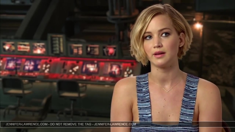 Jennifer_Lawrence_-_Mockingjay_Part_1_Cast_Interview_5BHD5D_077.jpg