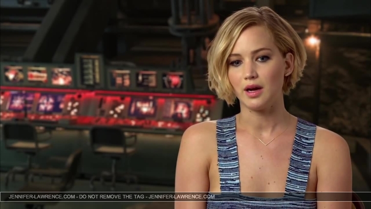 Jennifer_Lawrence_-_Mockingjay_Part_1_Cast_Interview_5BHD5D_078.jpg