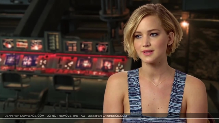 Jennifer_Lawrence_-_Mockingjay_Part_1_Cast_Interview_5BHD5D_085.jpg