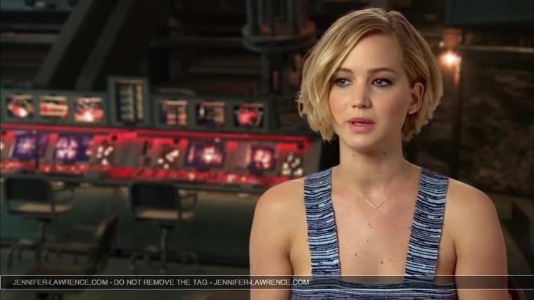 Jennifer_Lawrence_-_Mockingjay_Part_1_Cast_Interview_5BHD5D_108.jpg