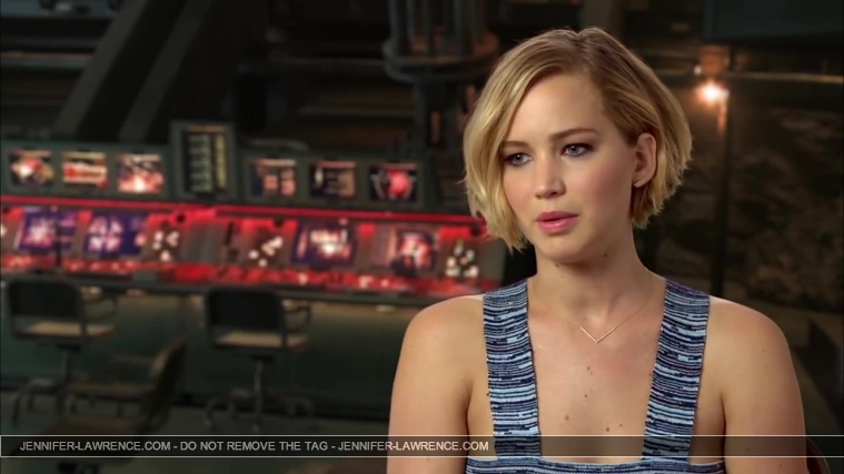 Jennifer_Lawrence_-_Mockingjay_Part_1_Cast_Interview_5BHD5D_140.jpg