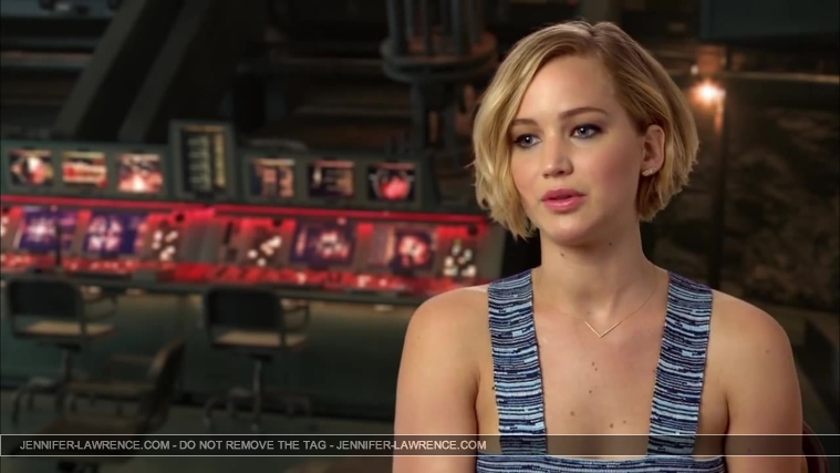 Jennifer_Lawrence_-_Mockingjay_Part_1_Cast_Interview_5BHD5D_200.jpg