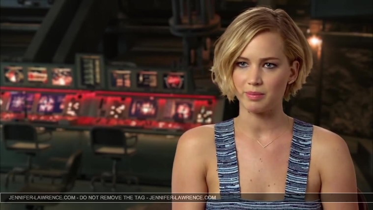 Jennifer_Lawrence_-_Mockingjay_Part_1_Cast_Interview_5BHD5D_259.jpg