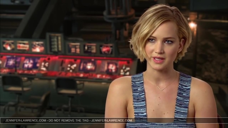 Jennifer_Lawrence_-_Mockingjay_Part_1_Cast_Interview_5BHD5D_260.jpg