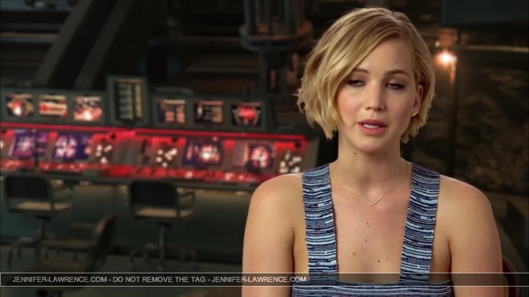 Jennifer_Lawrence_-_Mockingjay_Part_1_Cast_Interview_5BHD5D_300.jpg