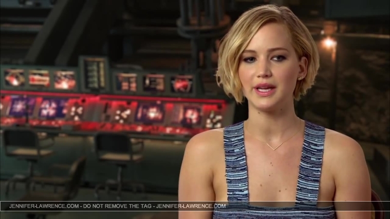 Jennifer_Lawrence_-_Mockingjay_Part_1_Cast_Interview_5BHD5D_326.jpg