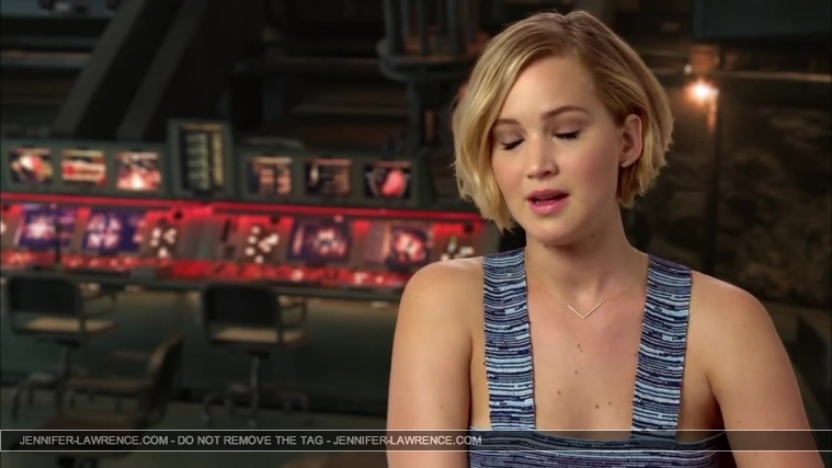 Jennifer_Lawrence_-_Mockingjay_Part_1_Cast_Interview_5BHD5D_340.jpg