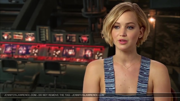 Jennifer_Lawrence_-_Mockingjay_Part_1_Cast_Interview_5BHD5D_346.jpg
