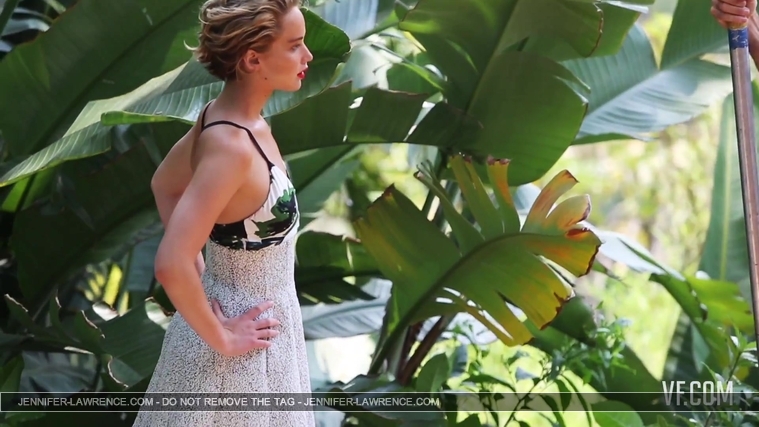 Jennifer_Lawrence_Makes_a_Splash_for_Her_Cover_Shoot_160.jpg