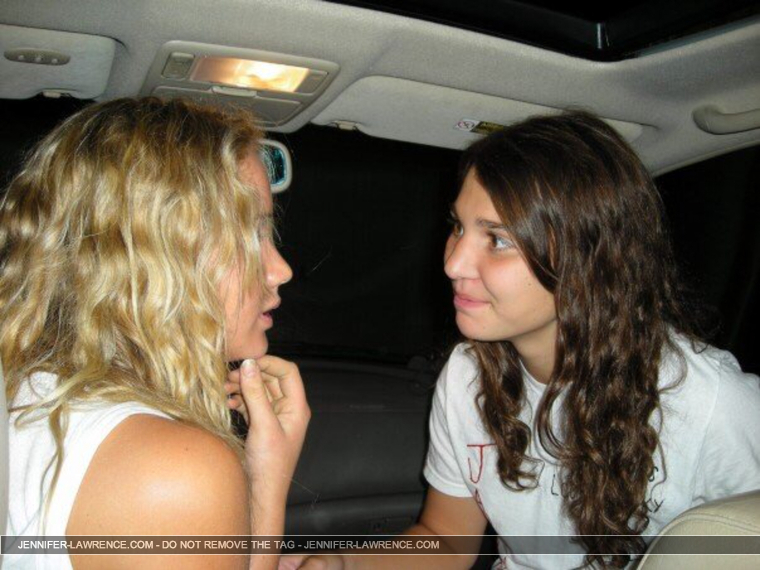 LAWRENCE-Jennifer-Friends-Kentucky-Collects-071014-RJR-JR033-EXCL.jpg