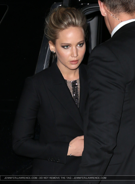 March_21_-_Arriving_at_the__serena__premiere_in_NY_28429.jpg