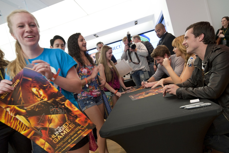March_3_-_The_Hunger_Games_Mall_Tour_in_L_286329.jpg