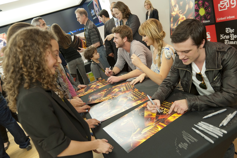 March_3_-_The_Hunger_Games_Mall_Tour_in_L_288229.jpg