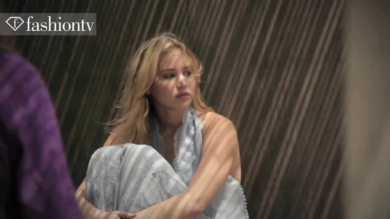 Marie_Claire_UK_28223929_5BBehind_the_Scenes5D.jpg