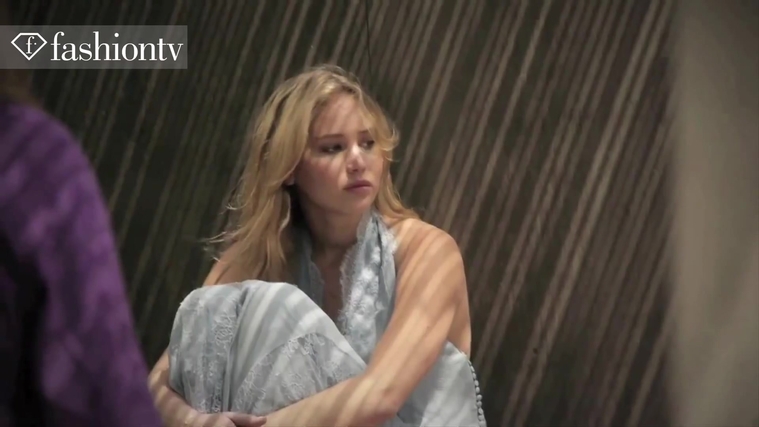 Marie_Claire_UK_28224029_5BBehind_the_Scenes5D.jpg