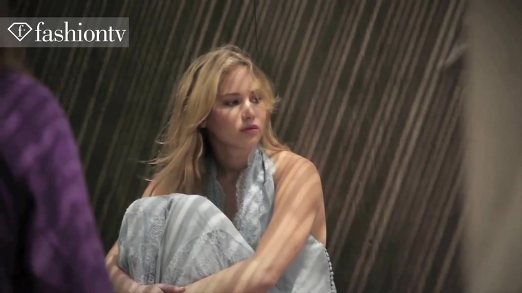 Marie_Claire_UK_28224229_5BBehind_the_Scenes5D.jpg