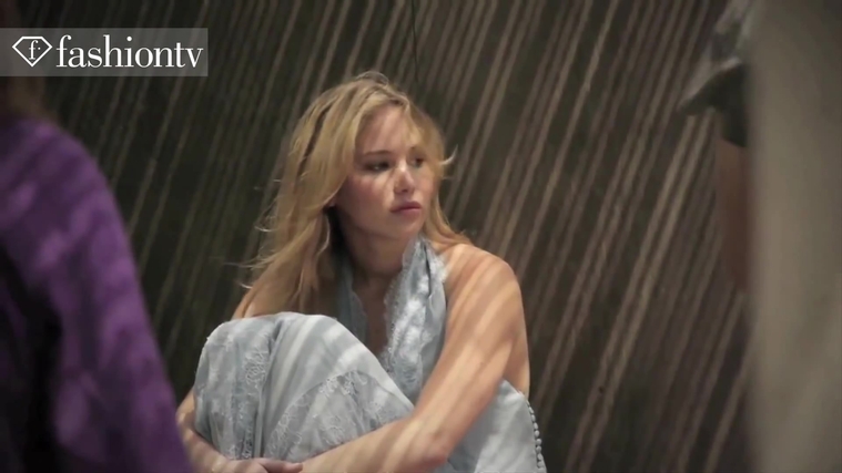 Marie_Claire_UK_28224429_5BBehind_the_Scenes5D.jpg