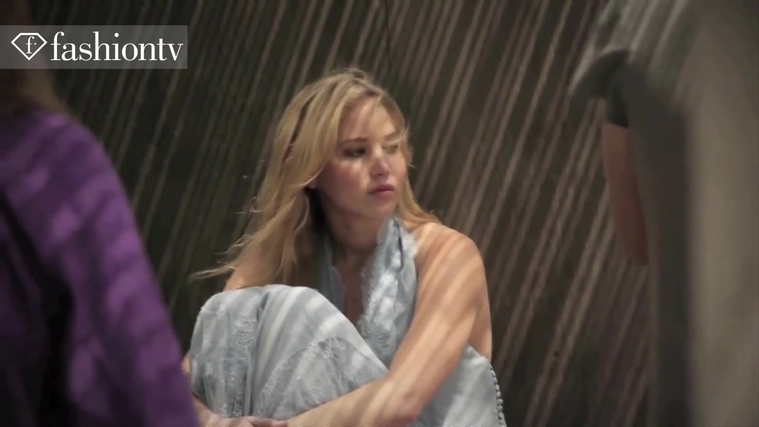 Marie_Claire_UK_28224829_5BBehind_the_Scenes5D.jpg
